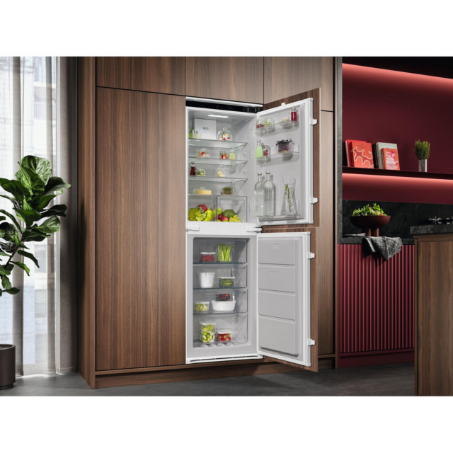 Aeg NSC7T185ES Built In 50/50 Frost Free Fridge Freezer - Sliding Hinge - E Energy Rated