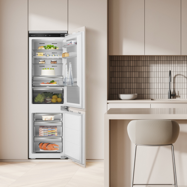 Hisense RB5B250SSWC1 Integrated 60/40 Total No Frost Smart Fridge Freezer - C Energy Rated
