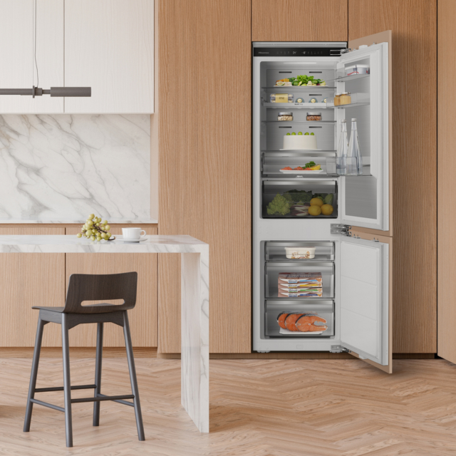 Hisense RB5B250SSWC1 Integrated 60/40 Total No Frost Smart Fridge Freezer - C Energy Rated