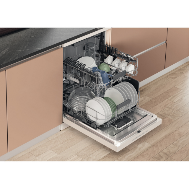 Hotpoint H7FHP43WUK Freestanding Full Size Dishwasher - Top Rack - 15 Place Settings