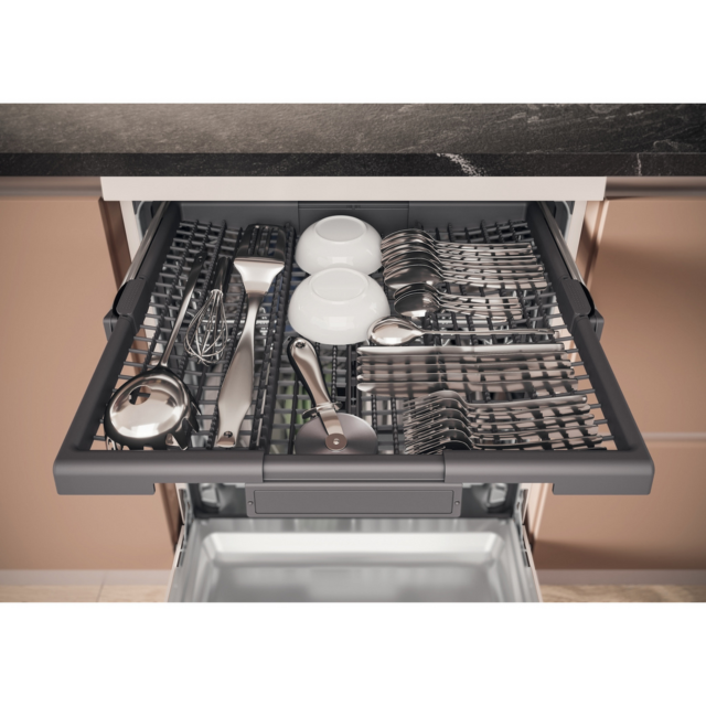 Hotpoint H7FHP43WUK Freestanding Full Size Dishwasher - Top Rack - 15 Place Settings
