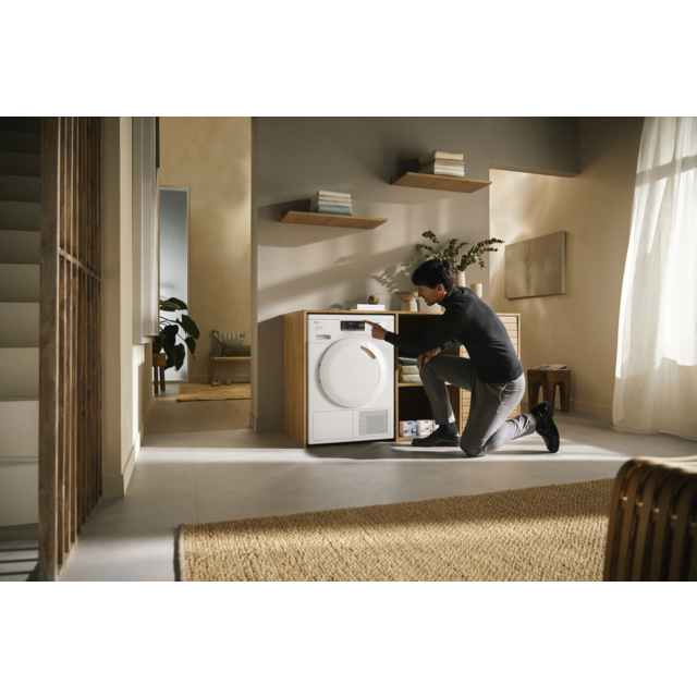 miele TEA525 WP TEA525 8kg Heat Pump Tumble Dryer - White